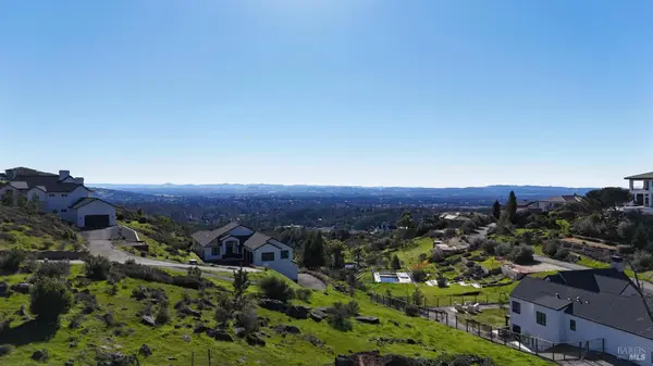 2290 Newgate Court, Santa Rosa, CA 95404