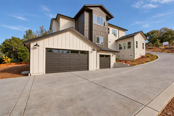 3695 Wyndemere Circle, Santa Rosa, CA 95403