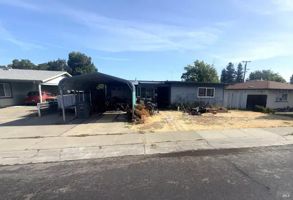 422 W F Street, Dixon, CA 95620