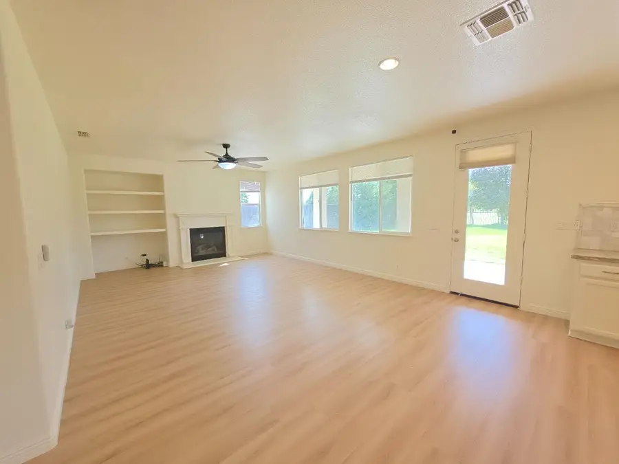 14305 Spyglass Circle, Chowchilla, CA 93610 - #2