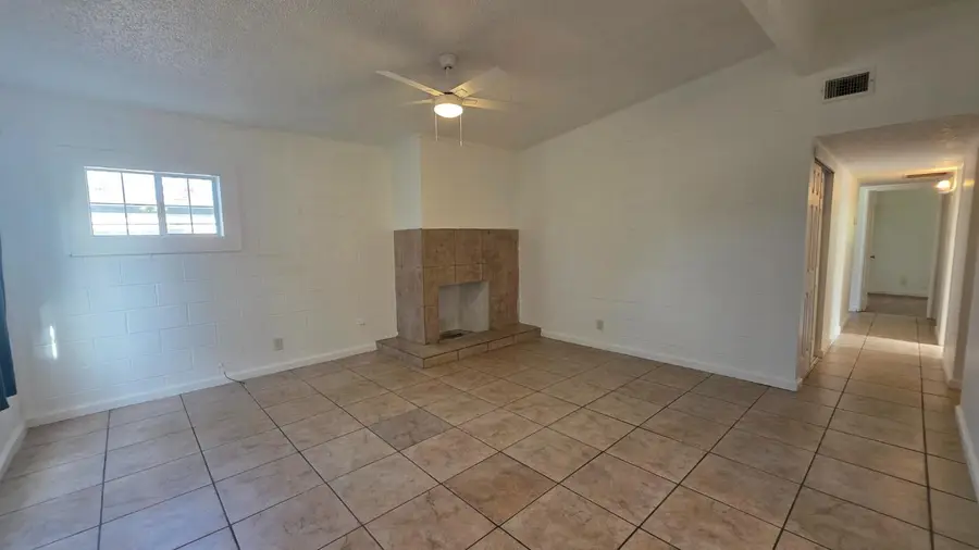 5725 Manmar Way, Sacramento, CA 95823 - #3
