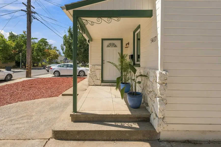 5417 8th Avenue, Sacramento, CA 95820 - #2