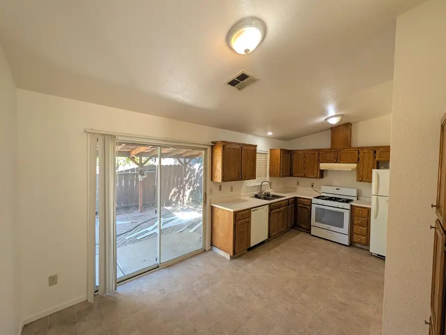 520 Bennett Drive, Patterson, CA 95363 - #3