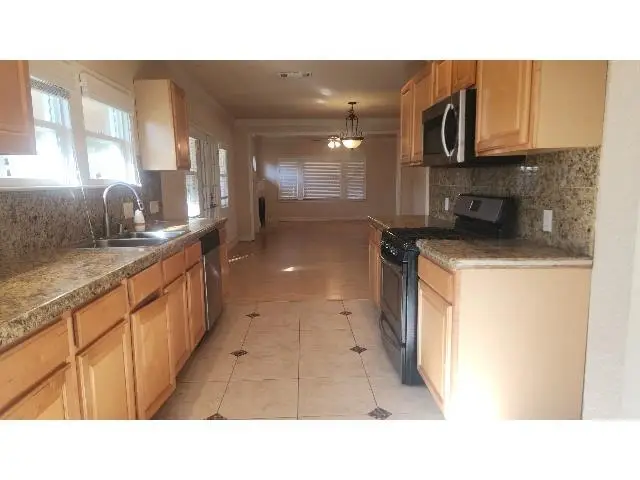718 E Clinton Avenue, Fresno, CA 93704 - #3