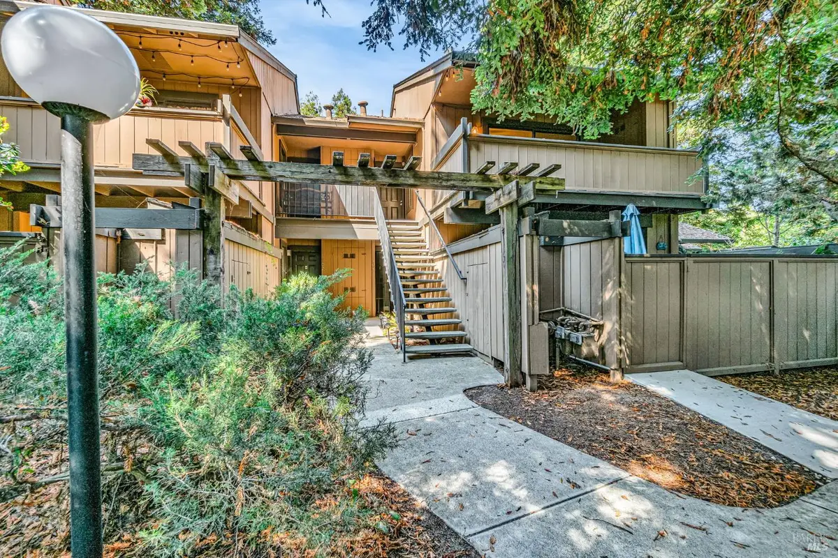 105 Nicholas Court, Cotati, CA 94931 - Image #1