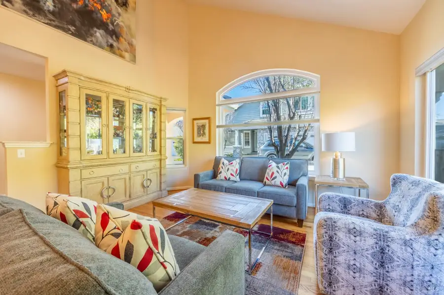 218 Windsor Drive, Petaluma, CA 94952 - Image #2