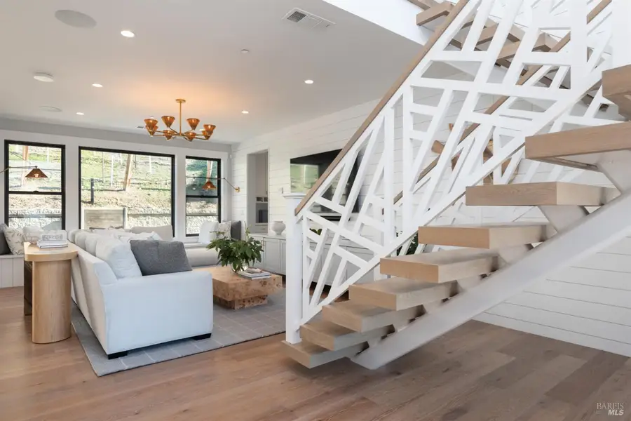 27 Erin Drive, San Rafael, CA 94903 - #2