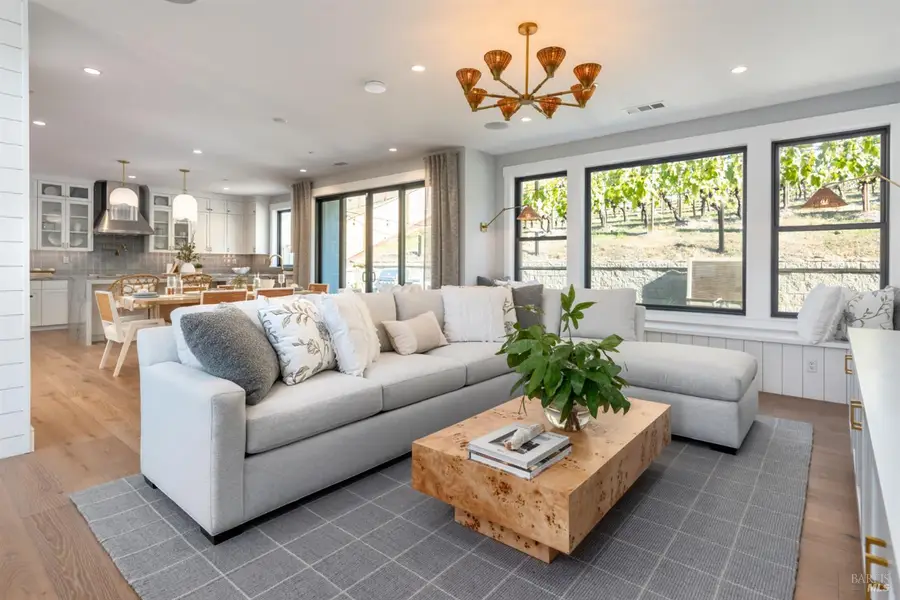 27 Erin Drive, San Rafael, CA 94903 - #3