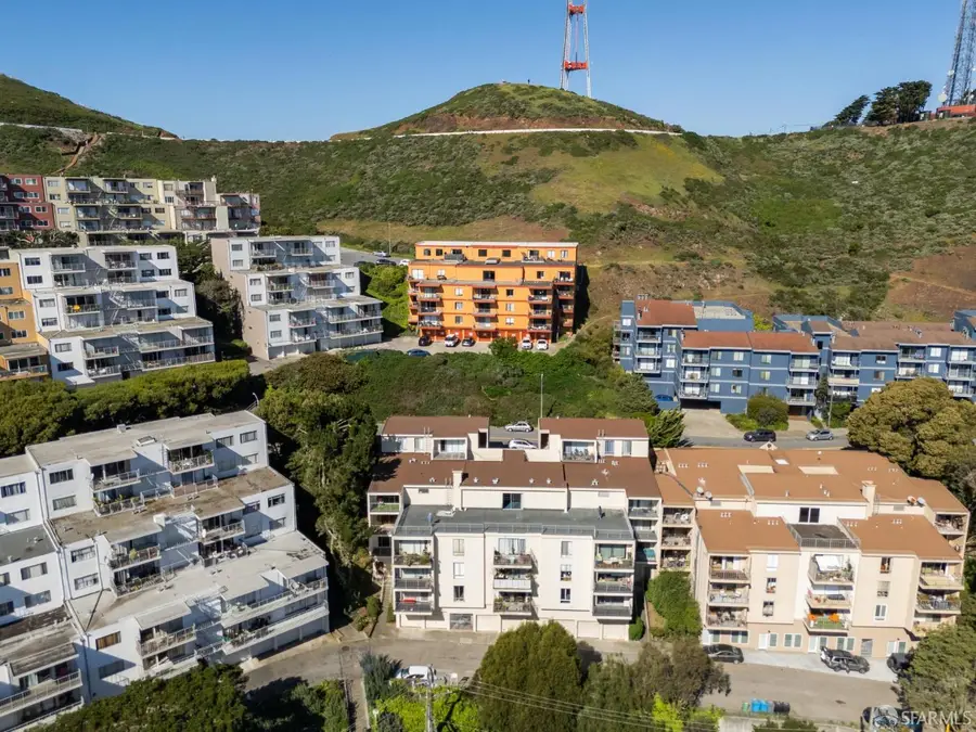 110 Gardenside Drive, San Francisco, CA 94131 - #2