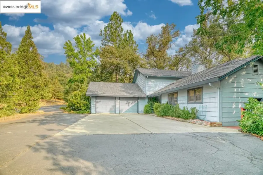 19195 Ferretti Rd., Groveland, CA 95321 - #2