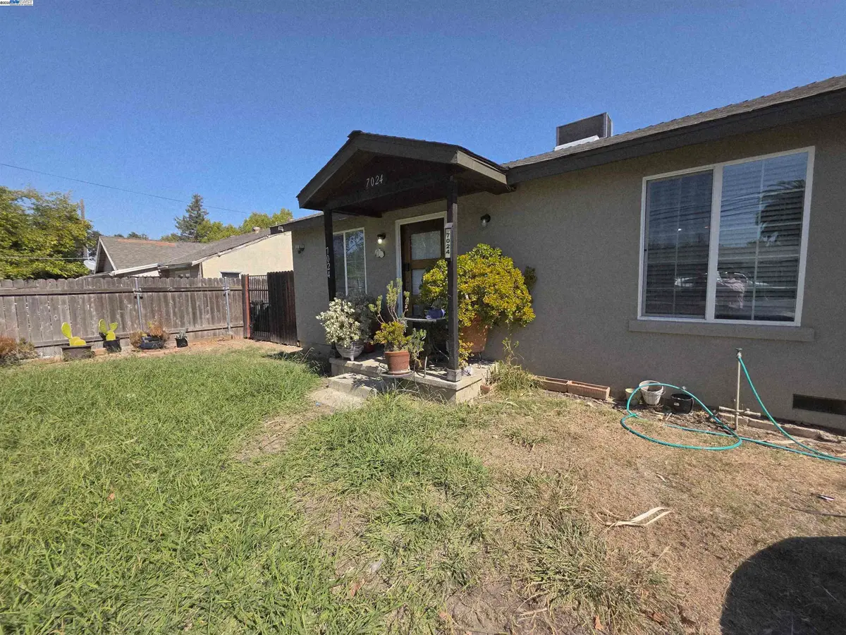 7024 10th St, Rio Linda, CA 95673 - #1