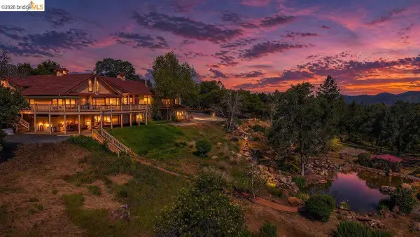 13700 Clements Rd, Groveland, CA 95321