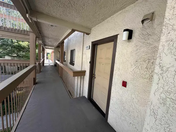 1222 S Villa Way, Walnut Creek, CA 94595