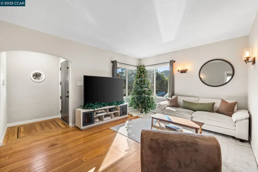 3649 Shone Ave, Oakland, CA 94605 - #3