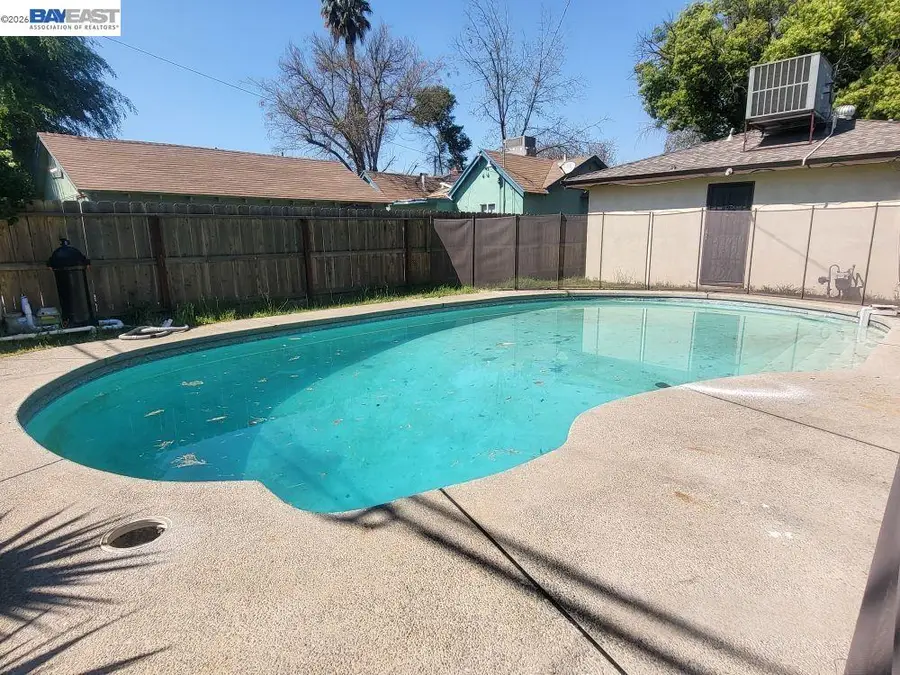 3284 E Pine Ave, Fresno, CA 93703 - #3