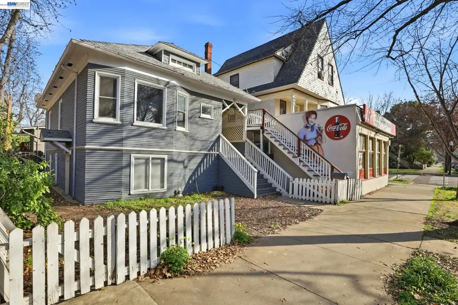 2327 N St, Sacramento, CA 95816 - #3