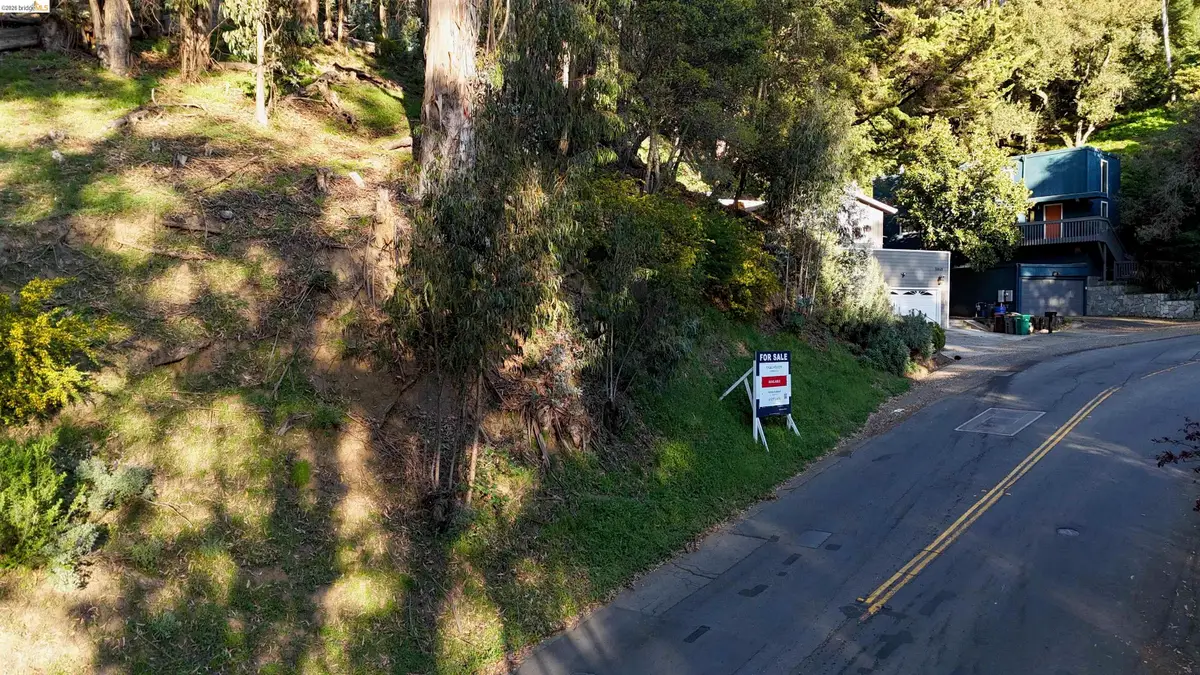 5847 Ascot Dr, Oakland, CA 94611 - #1