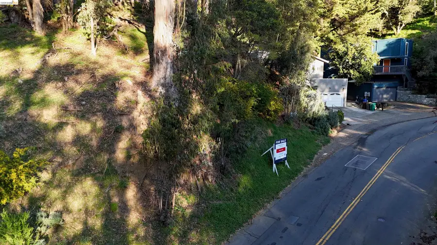 5847 Ascot Dr, Oakland, CA 94611 - #2