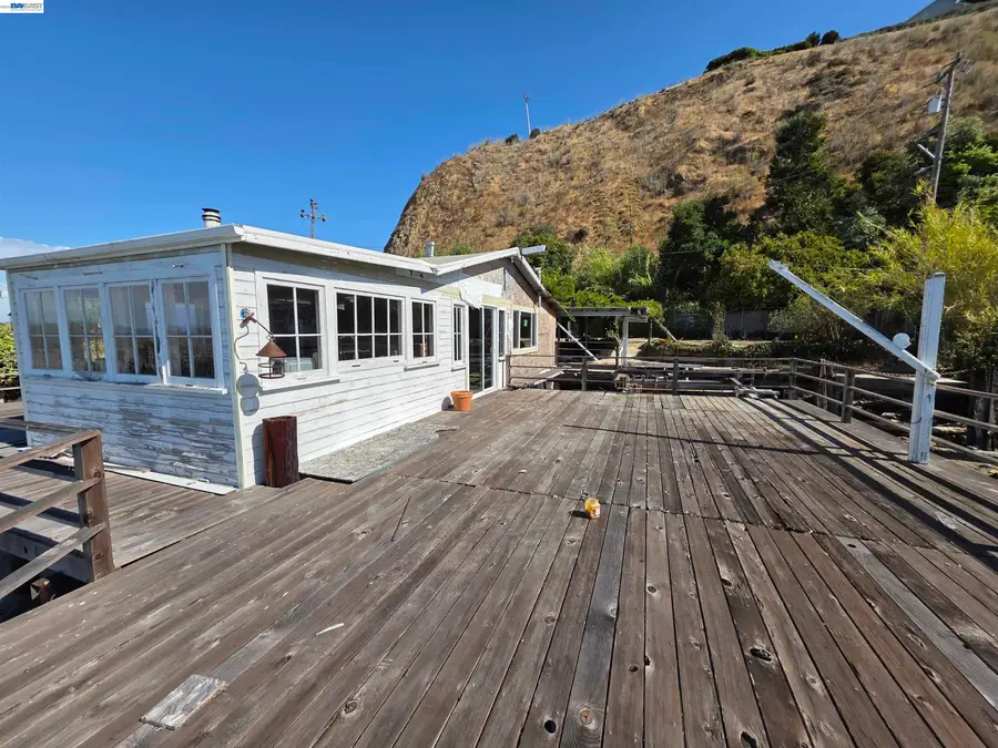 40 Sandy Beach Rd, Vallejo, CA 94590 - #2