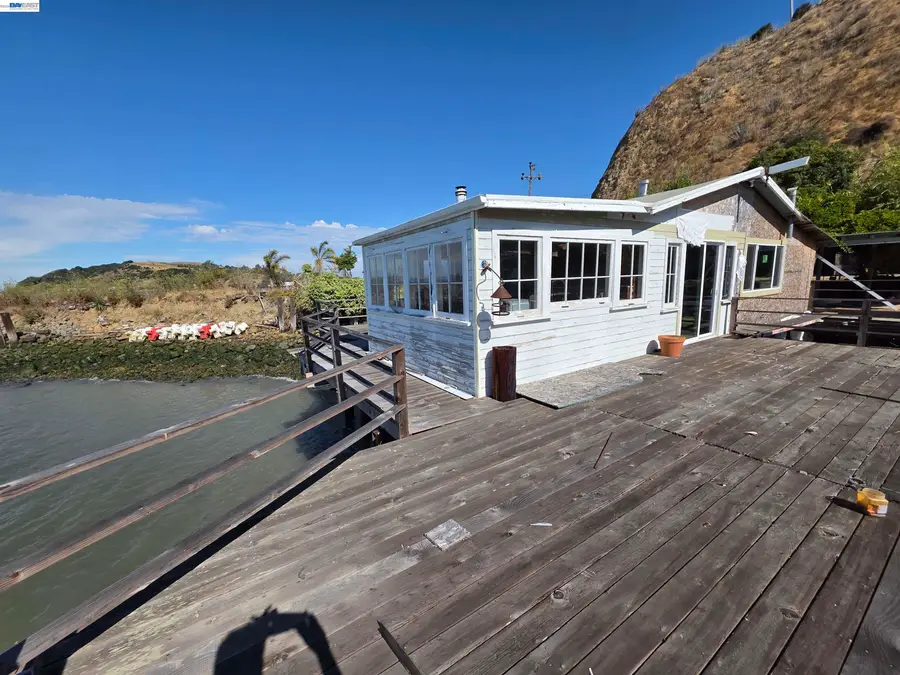 40 Sandy Beach Rd, Vallejo, CA 94590 - #3