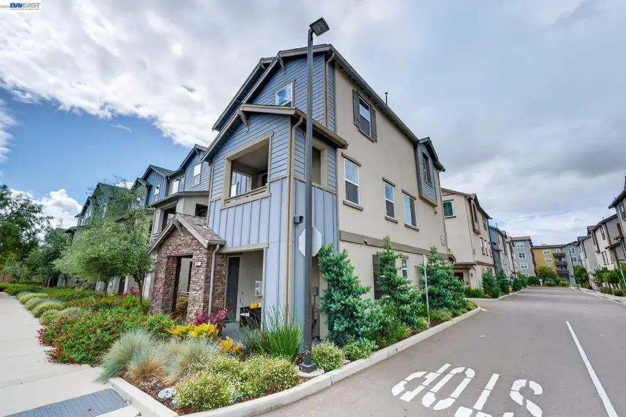 241 N N St, Livermore, CA 94551 - #2