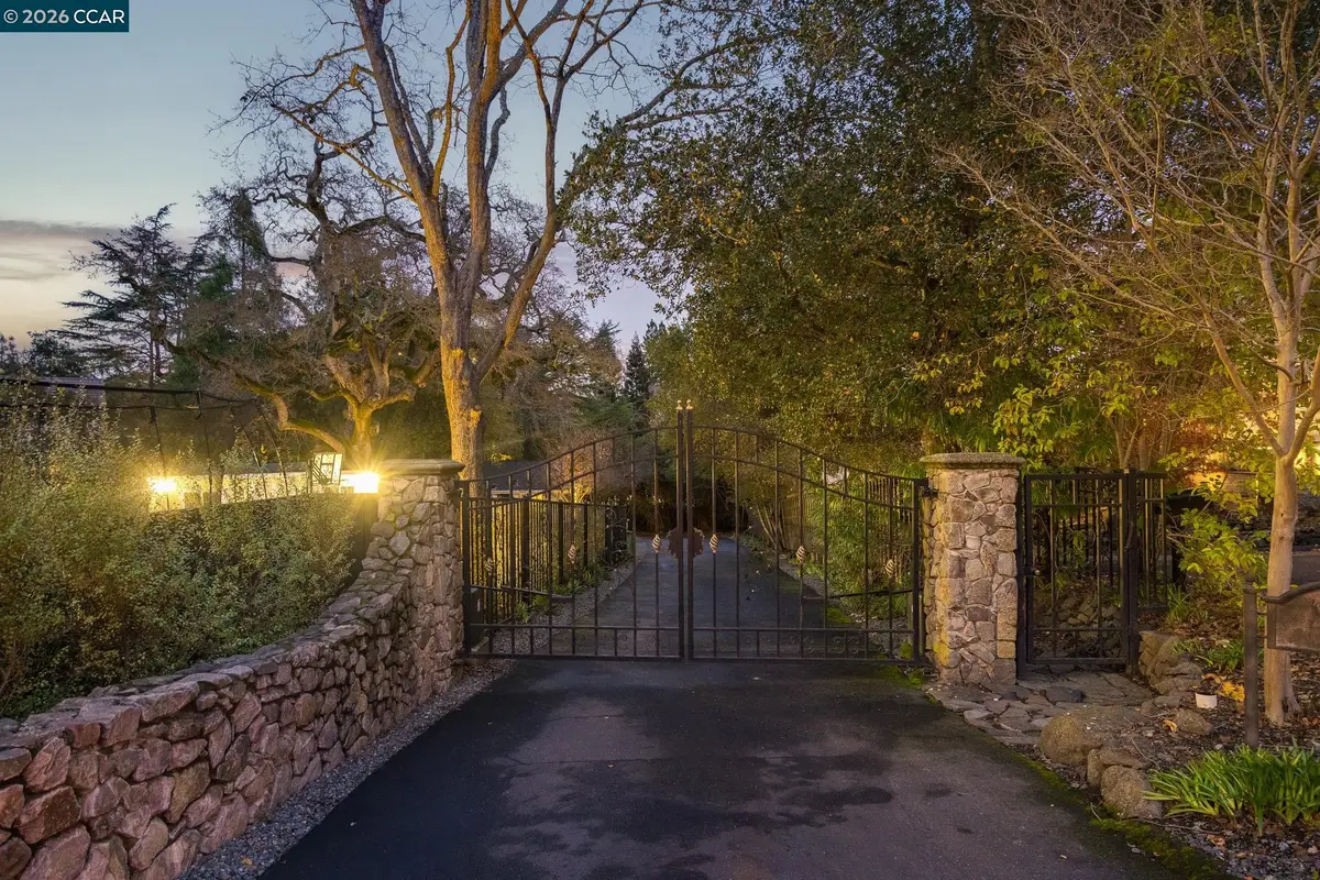 2490 Lunada Ln, Alamo, CA 94507 - #1