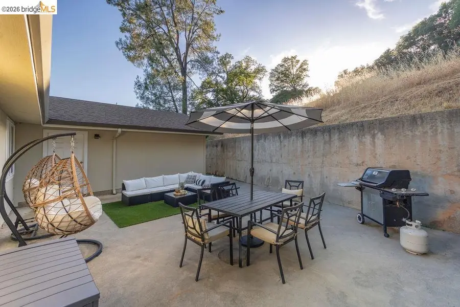 20828 Ferretti Rd, Groveland, CA 95321 - #2