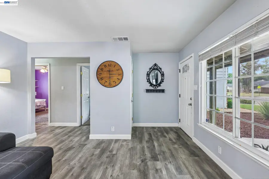 1225 W Beverly Pl, Tracy, CA 95376 - #2