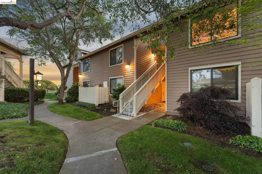194 Lakeshore Ct, Richmond, CA 94804 - #2