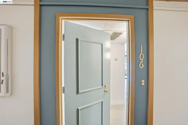 460 N Civic Dr #106, Walnut Creek, CA 94596