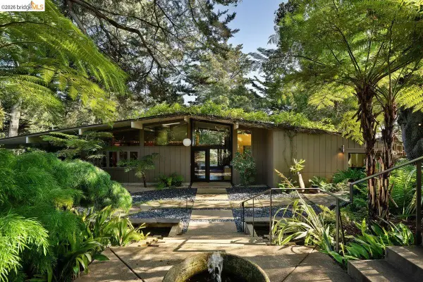 2871 Morley Dr, Oakland, CA 94611