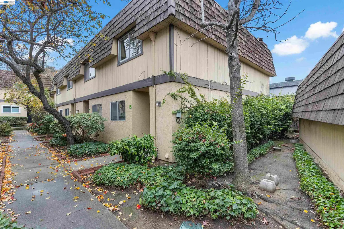 10401 Shaw St #401, Oakland, CA 94605 - #1