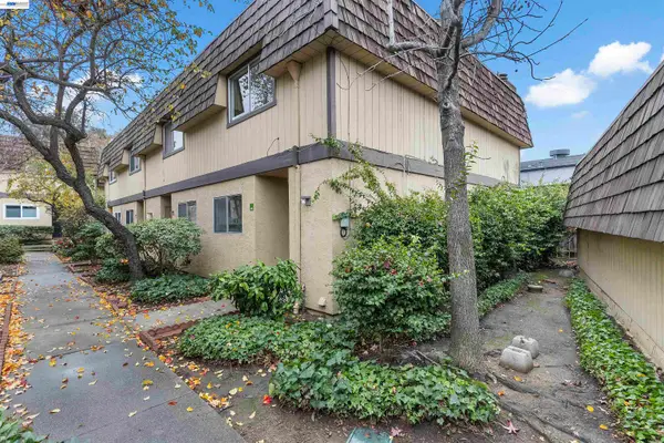 10401 Shaw St #401, Oakland, CA 94605