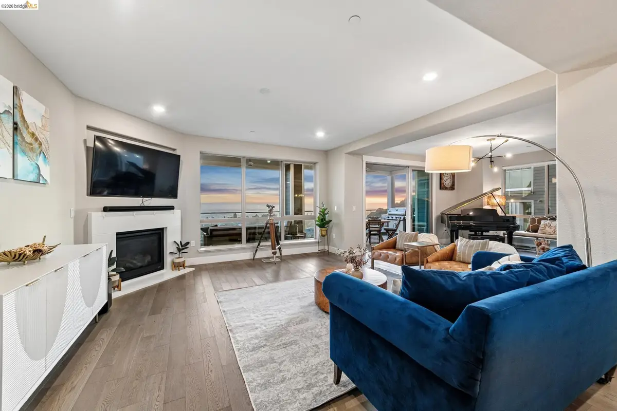 6739 Skyview Dr, Oakland, CA 94605 - #1