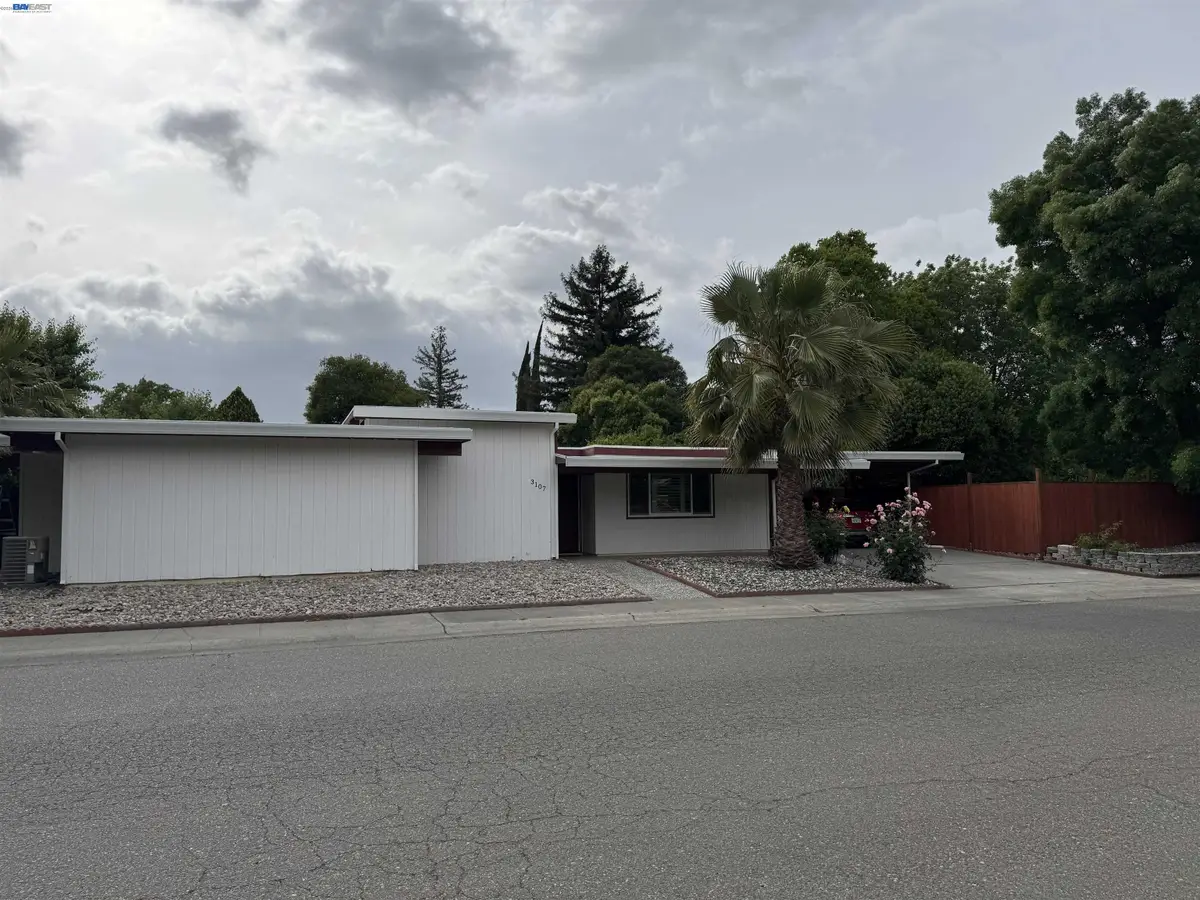 3107 Corona Dr, Davis, CA 95616 - #1