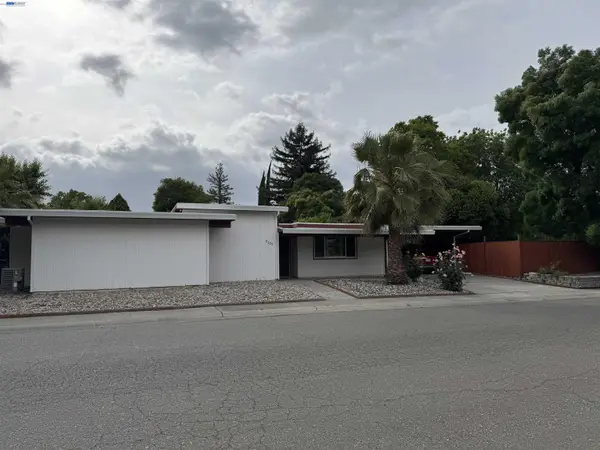 3107 Corona Dr, Davis, CA 95616
