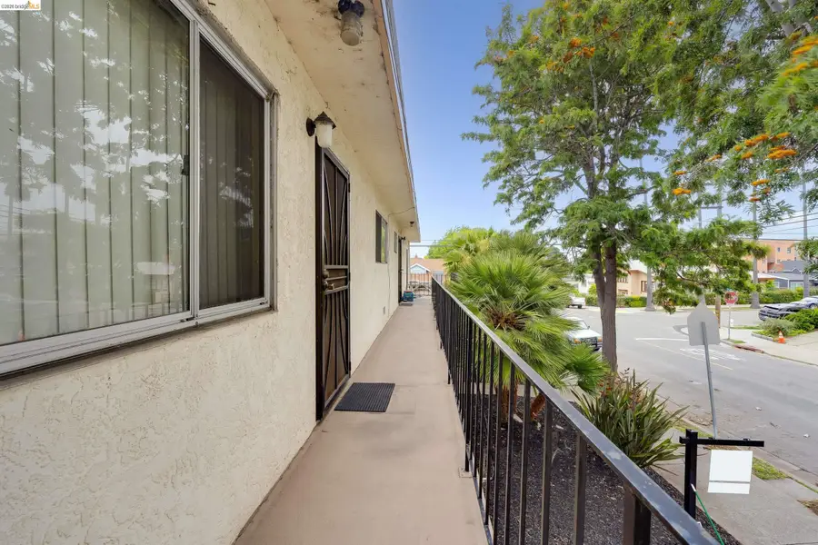 905 E 24th St, Oakland, CA 94606 - #3