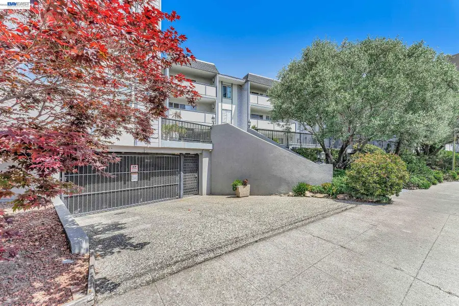 567 Oakland Ave #104, Oakland, CA 94606 - #2