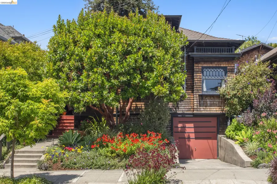 2121 Carleton St, Berkeley, CA 94704 - #2