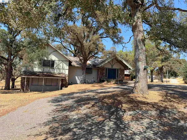 5055 Meadow View Ln, Auburn, CA 95602
