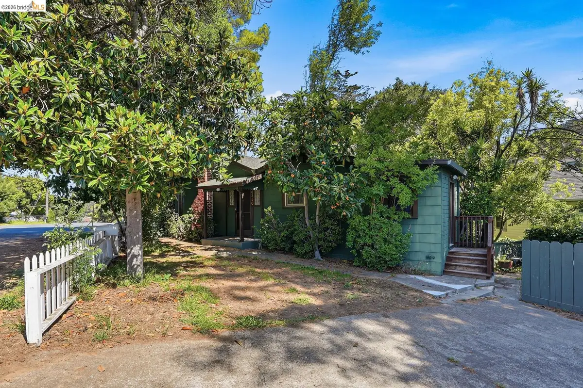 6350 Hillmont Dr, Oakland, CA 94605 - #1