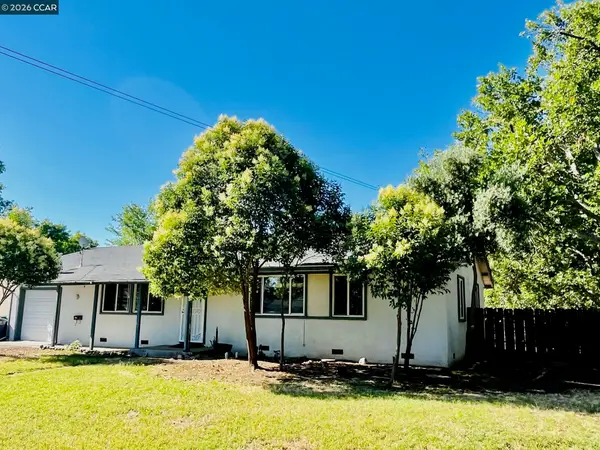 2085 Acwron Dr, Red Bluff, CA 96080