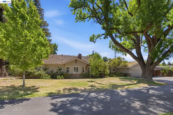 200 Greenwich Ln, Modesto, CA 95350