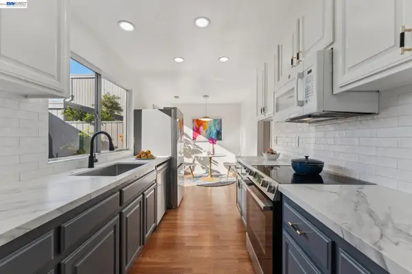 1034 Trellis Ln, Alameda, CA 94502