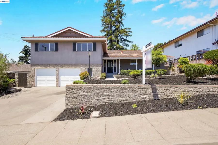 3396 Bridle Dr, Hayward, CA 94541 - #2