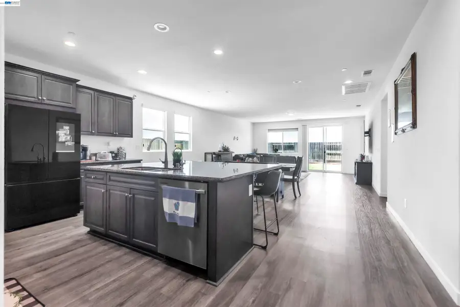 1893 Summit Dr, Los Banos, CA 93635 - #2