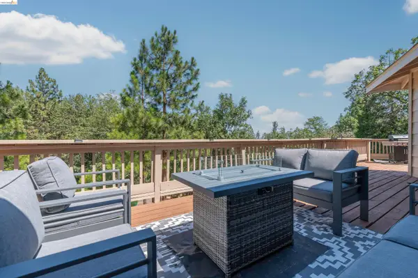 23984 Oxbow Ln South, Sonora, CA 95370