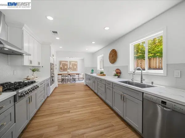 7966 Iglesia Dr, Dublin, CA 94568