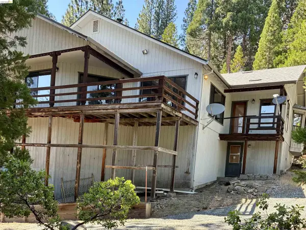 28484 Georges Dr, Pinecrest, CA 95364