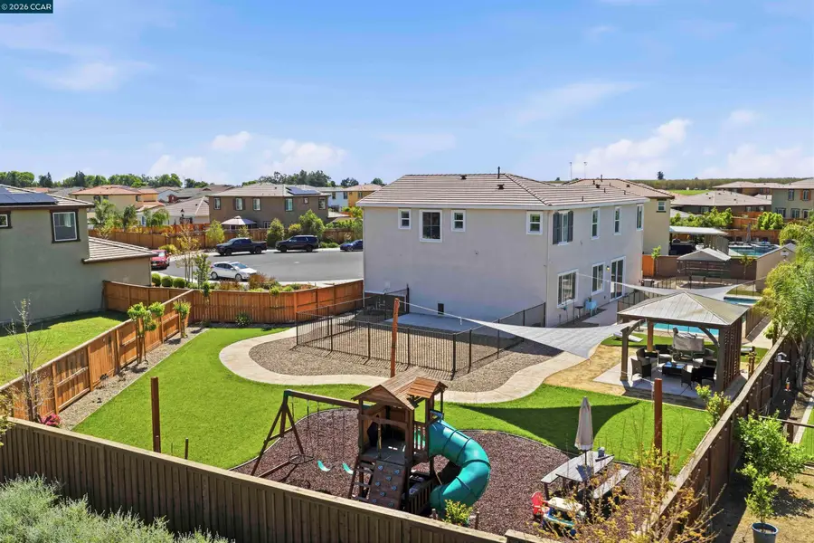1655 Apricot Ct, Dixon, CA 95620 - #2